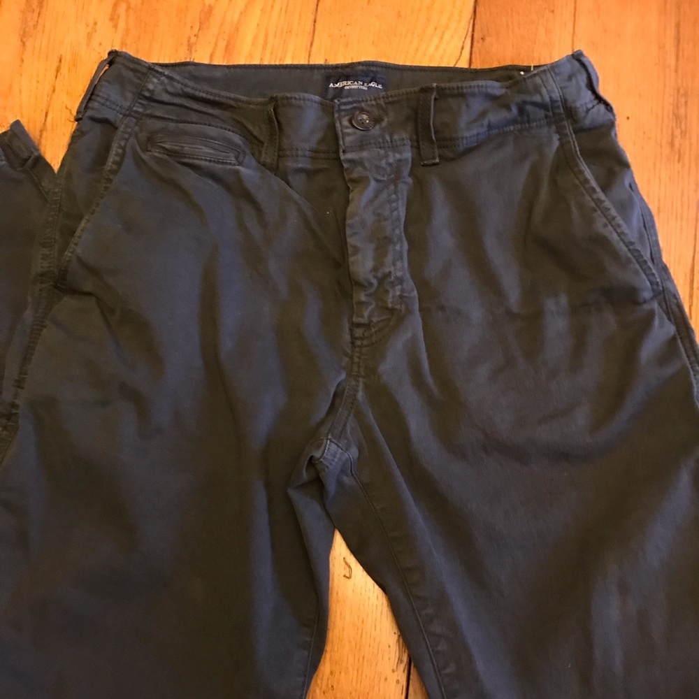 Like new American Eagle relaxed straight 32x30